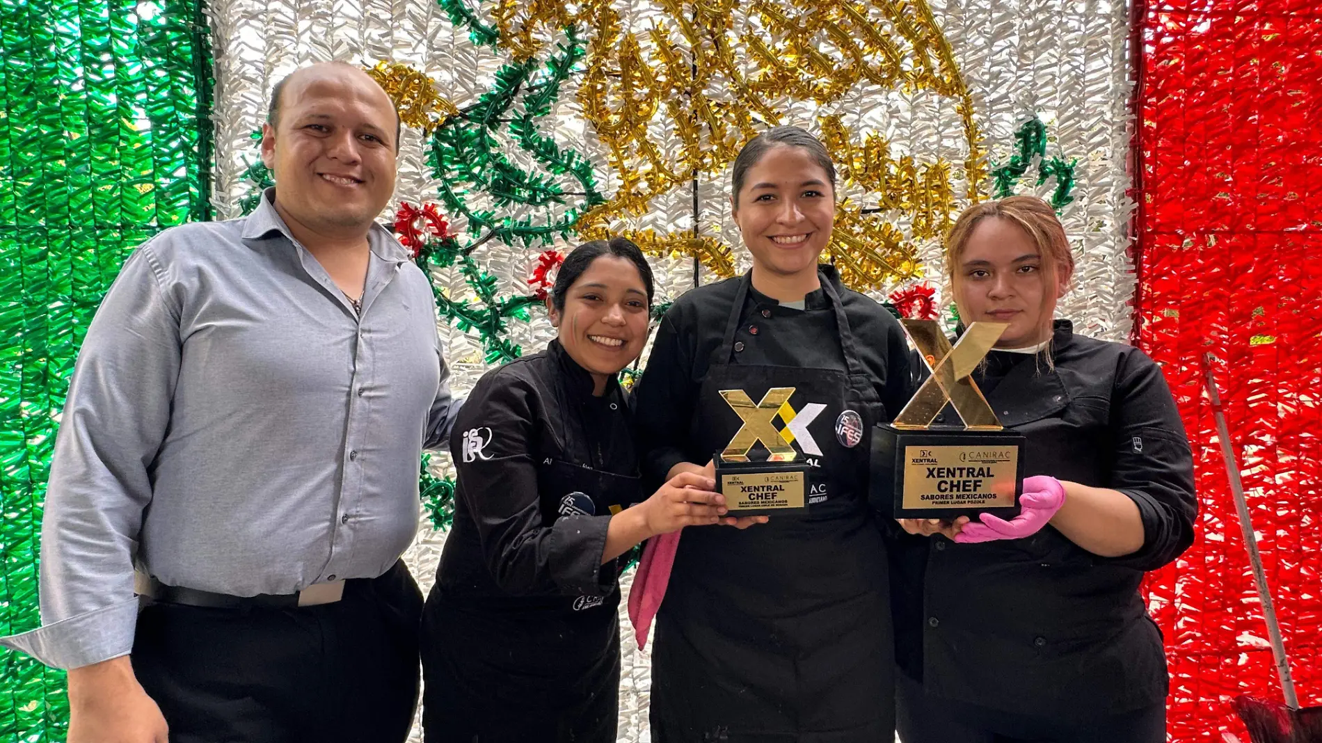 FOTO PRINCIPAL SJR Las ganadoras del primer lugar del pozole